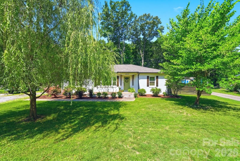 6409 Woodland Cir, Charlotte, NC 28216