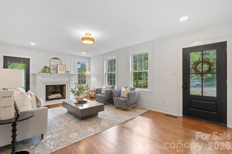 625 4th Street Dr NW, Hickory, NC 28601