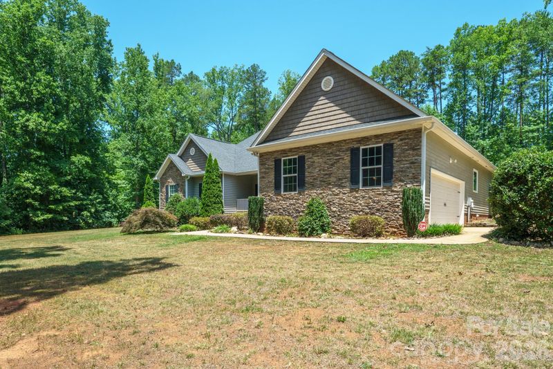 4628 Cayton Dr, Maiden, NC 28650