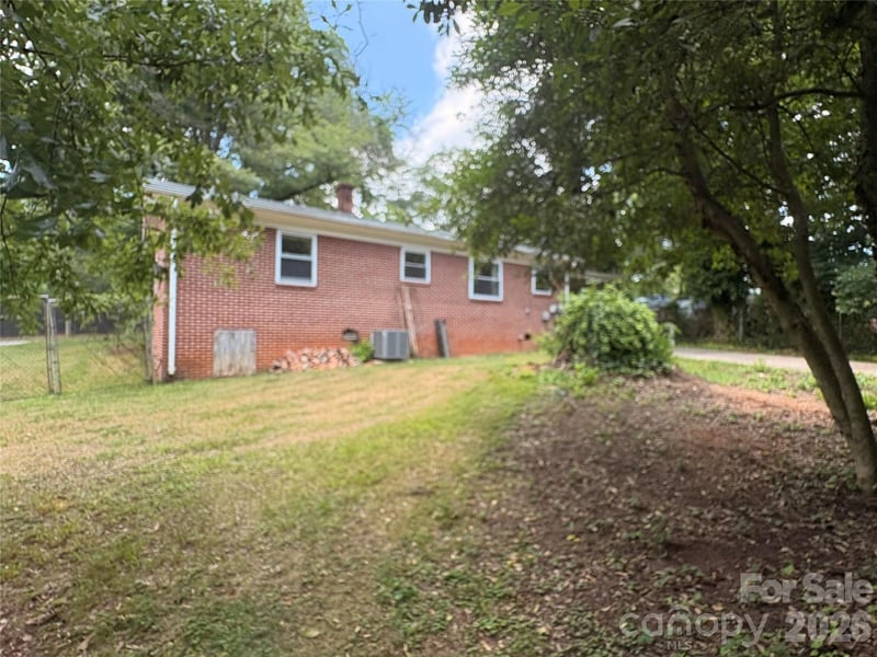 725 5th Ave SW, Hickory, NC 28602