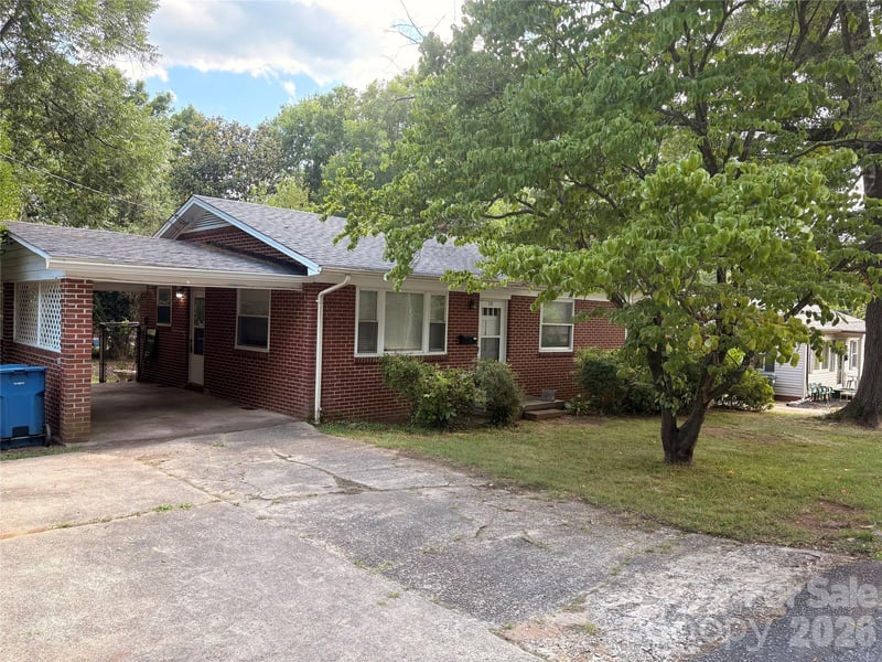 725 5th Ave SW, Hickory, NC 28602