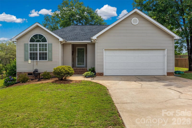 808 Chipmeadow Ln, York, SC 29745
