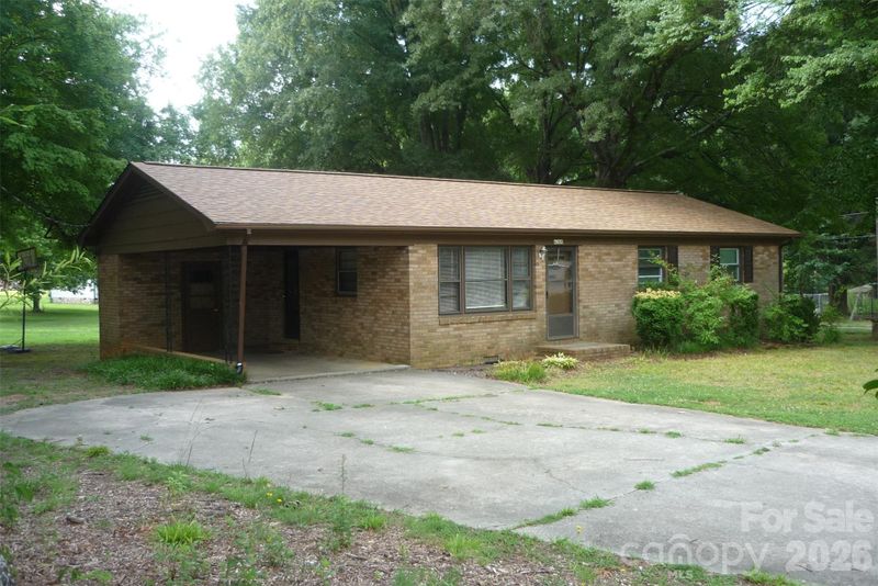 4209 Love Rd, Claremont, NC 28610