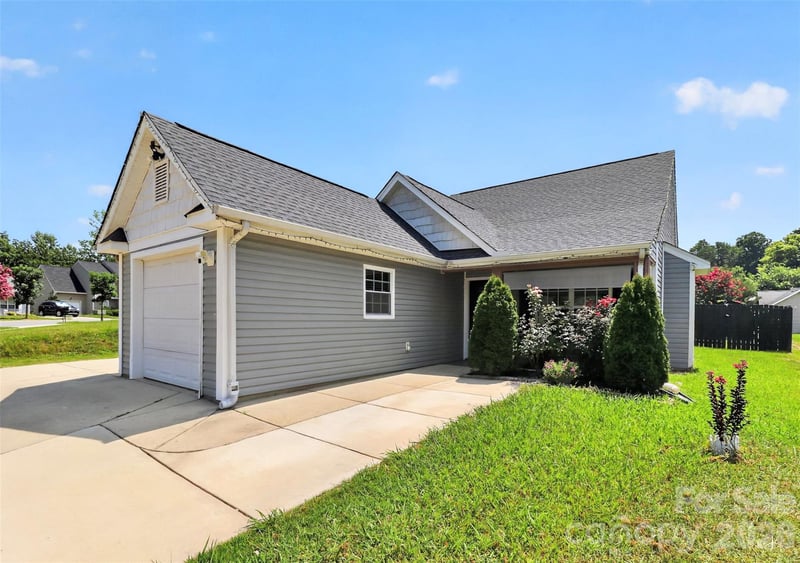 6033 Mary Blair Ln, Charlotte, NC 28214