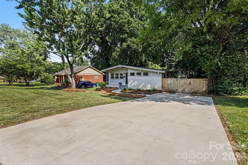 1338 Edgewater Dr, Charlotte, NC 28210