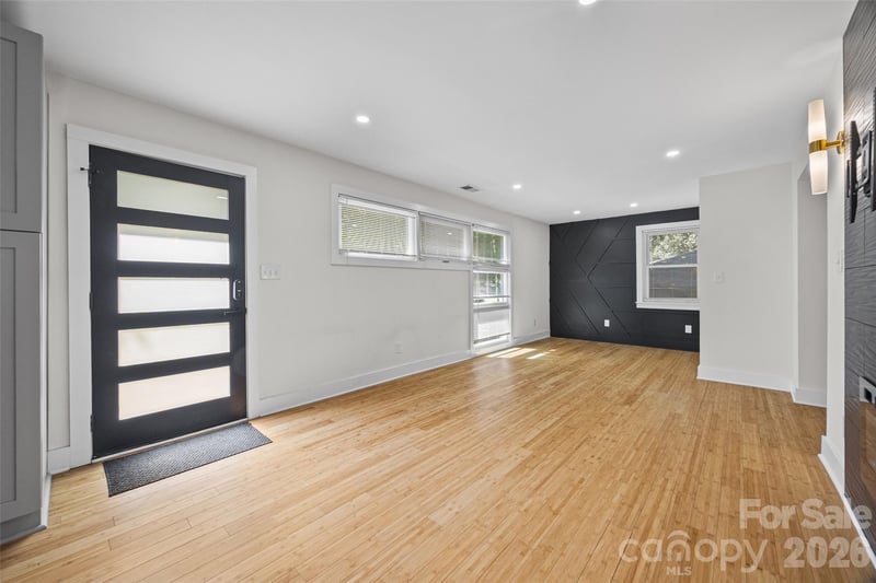 4910 Valley Stream Rd, Charlotte, NC 28209