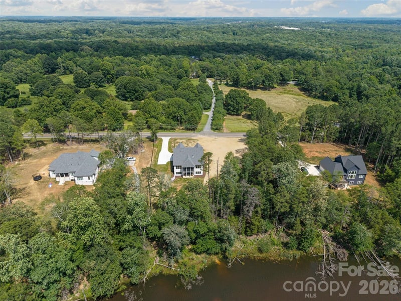 537 Riddle Mill Rd, Lake Wylie, SC 29710
