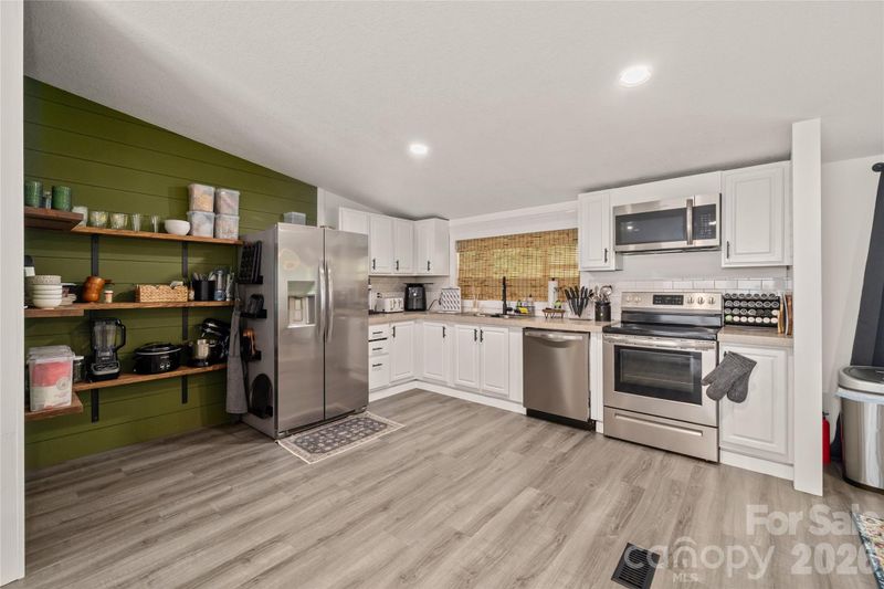 7 Wid Smith Rd, Burnsville, NC 28714