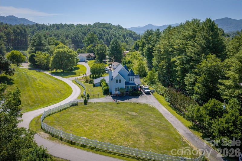 22 Dogwood Cir, Burnsville, NC 28714