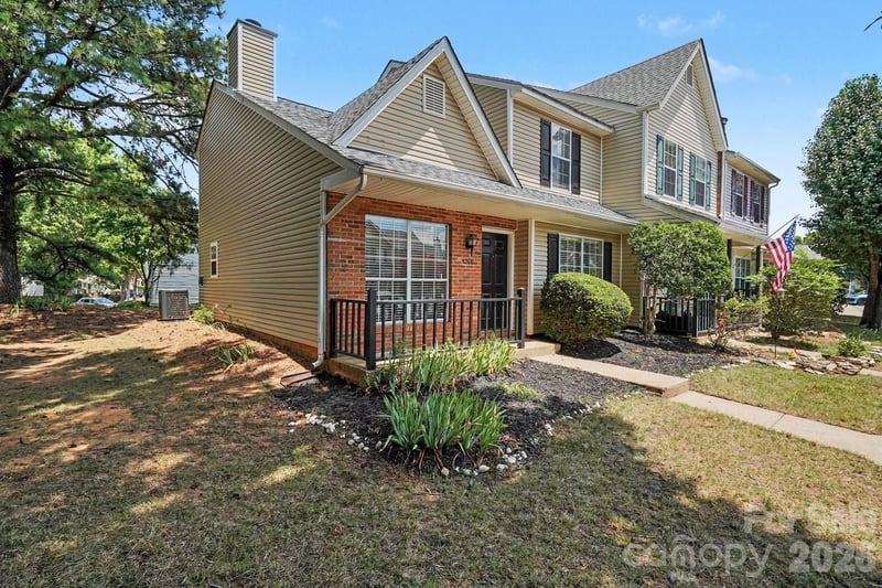 8260 Golf Ridge Dr, Charlotte, NC 28277