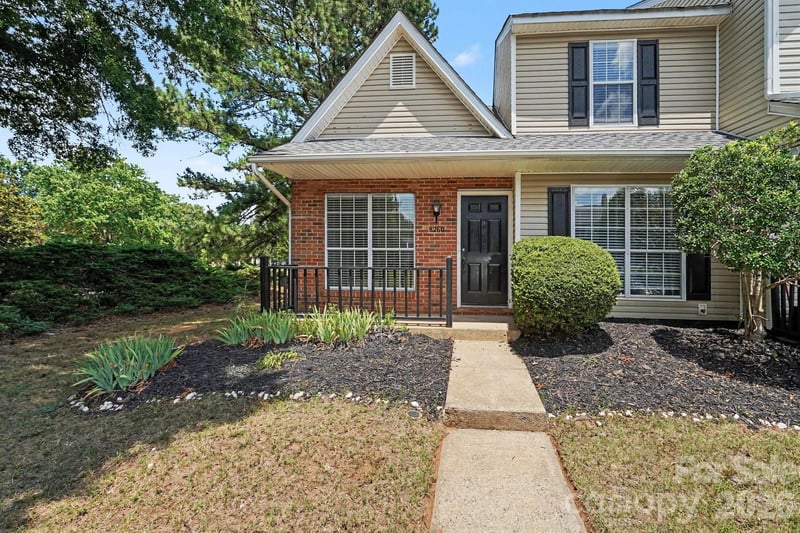8260 Golf Ridge Dr, Charlotte, NC 28277