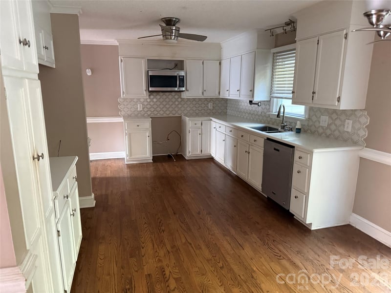 2960 8th Street Ct NE, Hickory, NC 28601