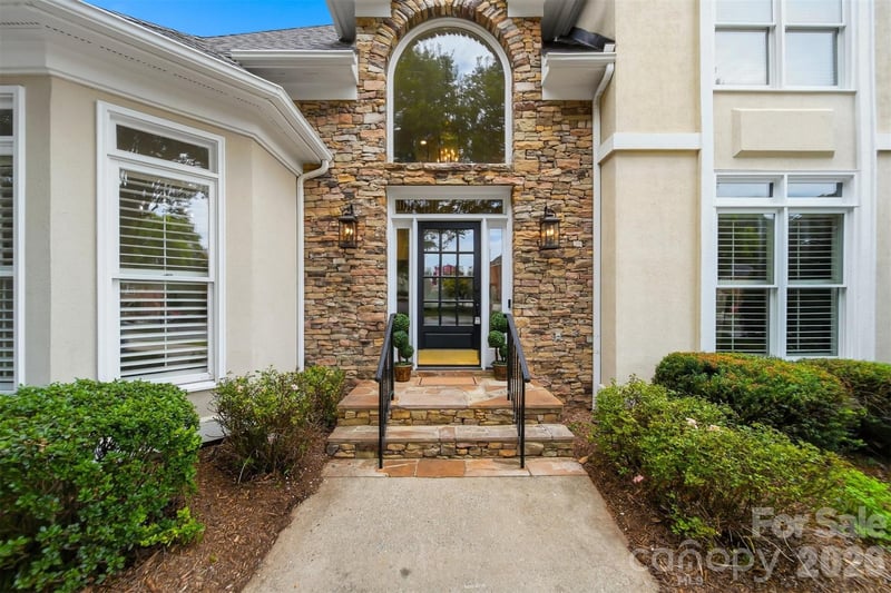 308 41st Avenue Pl NW, Hickory, NC 28601