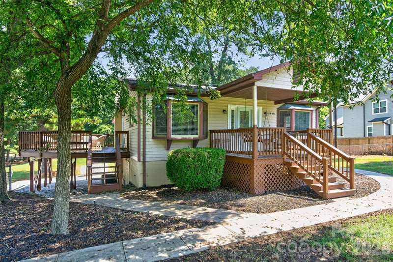 7040 Pear Tree Rd, Charlotte, NC 28216