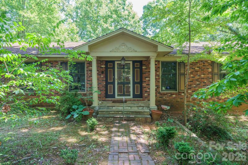 1729 Brentwood Dr, Newton, NC 28658