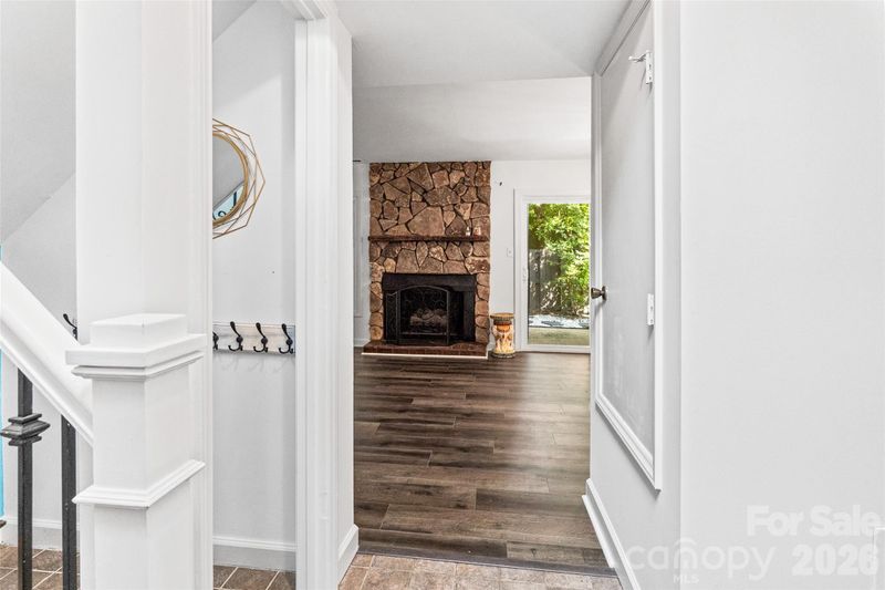 6100 Honeysuckle Ln, Charlotte, NC 28212