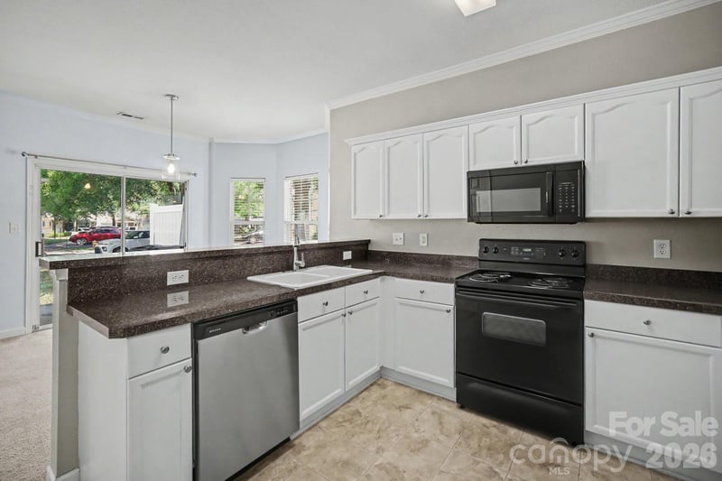 5604 Santeelah Ct, Charlotte, NC 28217