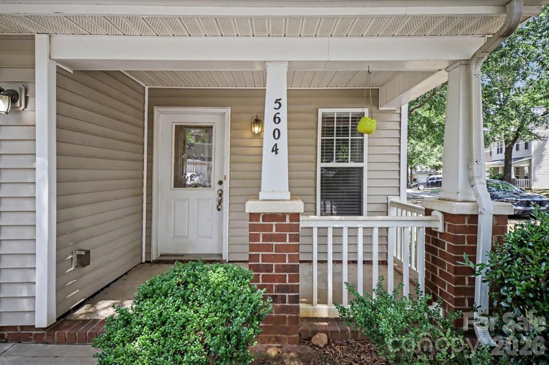 5604 Santeelah Ct, Charlotte, NC 28217