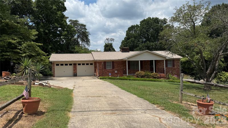 3858 Dover St, Claremont, NC 28610