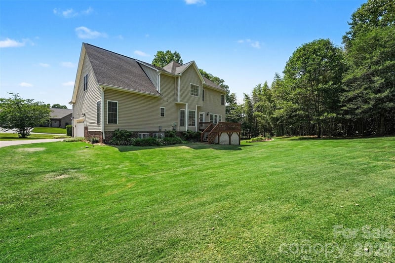 4858 Elmhurst Dr NE, Hickory, NC 28601