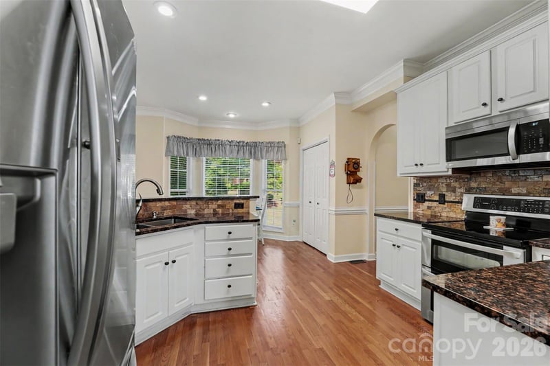 4858 Elmhurst Dr NE, Hickory, NC 28601