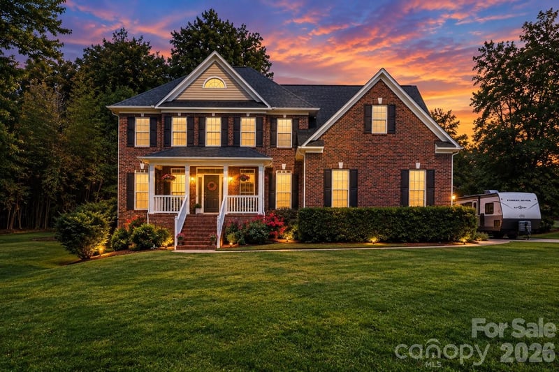 4858 Elmhurst Dr NE, Hickory, NC 28601