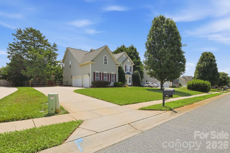 151 Corona Cir, Mooresville, NC 28117