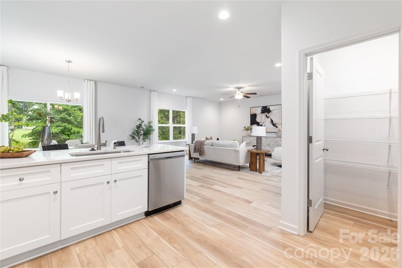 9532 Misenheimer Rd, Charlotte, NC 28215