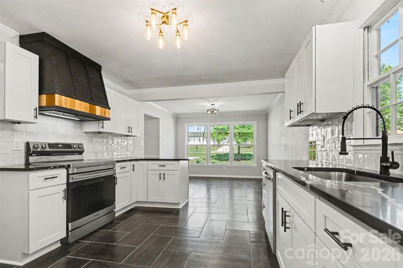 4108 Wimbledon Dr, Dallas, NC 28034