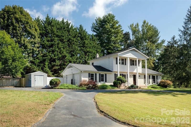 1376 Glenheath Dr, Hendersonville, NC 28791
