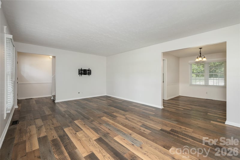 1376 Glenheath Dr, Hendersonville, NC 28791
