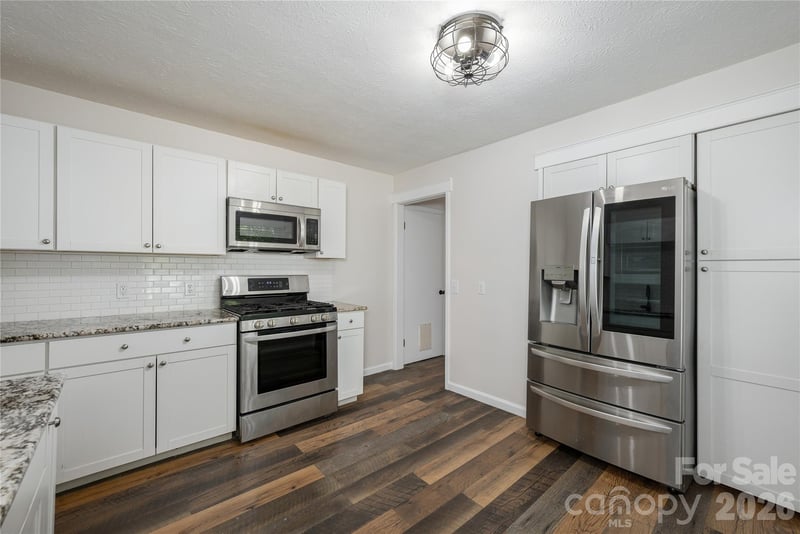 1376 Glenheath Dr, Hendersonville, NC 28791