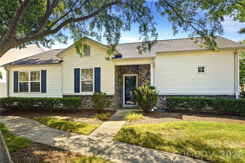 9035 Meadowmont View Dr, Charlotte, NC 28269