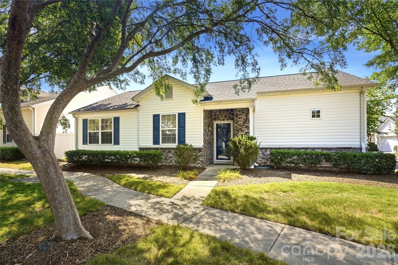 9035 Meadowmont View Dr, Charlotte, NC 28269