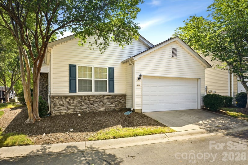 9035 Meadowmont View Dr, Charlotte, NC 28269