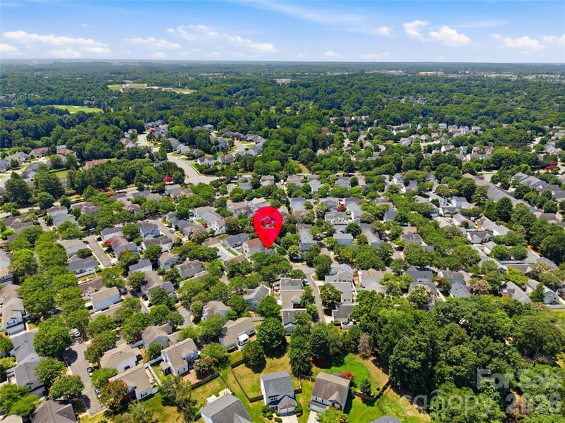 9035 Meadowmont View Dr, Charlotte, NC 28269