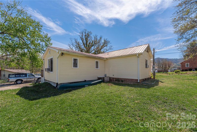 11 E Porter Rd, Asheville, NC 28803