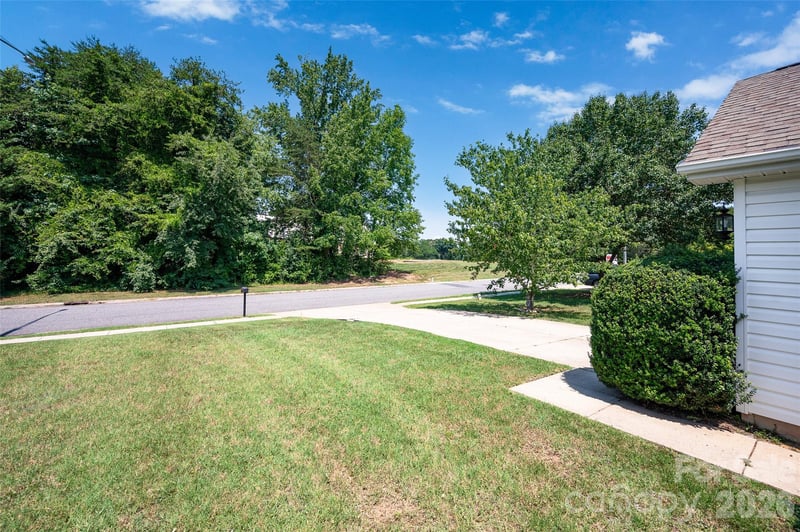 420 Fawnbrook Ln, Gastonia, NC 28052