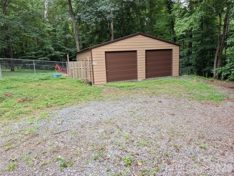 221 Shadowbrook Rd, Mount Holly, NC 28120