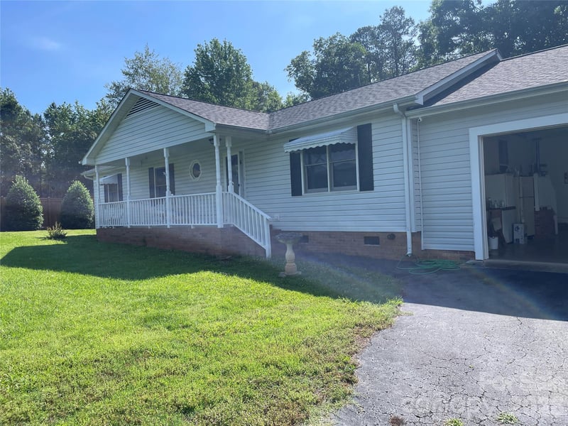 6630 Stevens Mill Rd, Matthews, NC 28104
