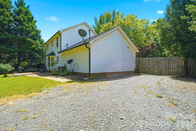 5226 Rockwood Rd, Charlotte, NC 28216