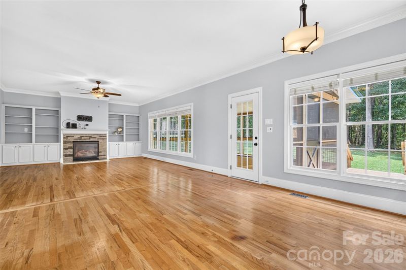 6208 Neptune Dr, Denver, NC 28037