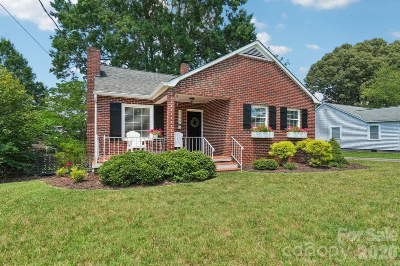 1135 13th Ave, Hickory, NC 28601