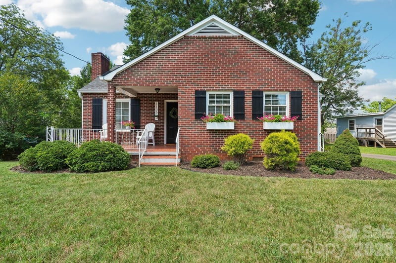 1135 13th Ave, Hickory, NC 28601