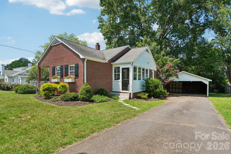 1135 13th Ave, Hickory, NC 28601