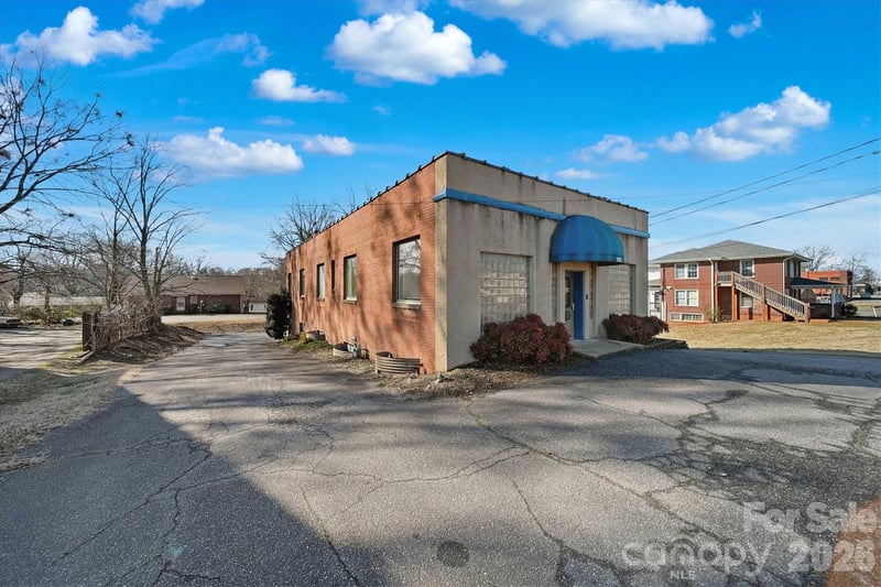 729 1st Ave SW, Hickory, NC 28602