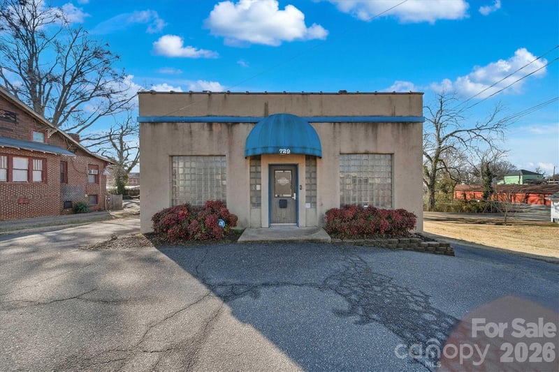 729 1st Ave SW, Hickory, NC 28602
