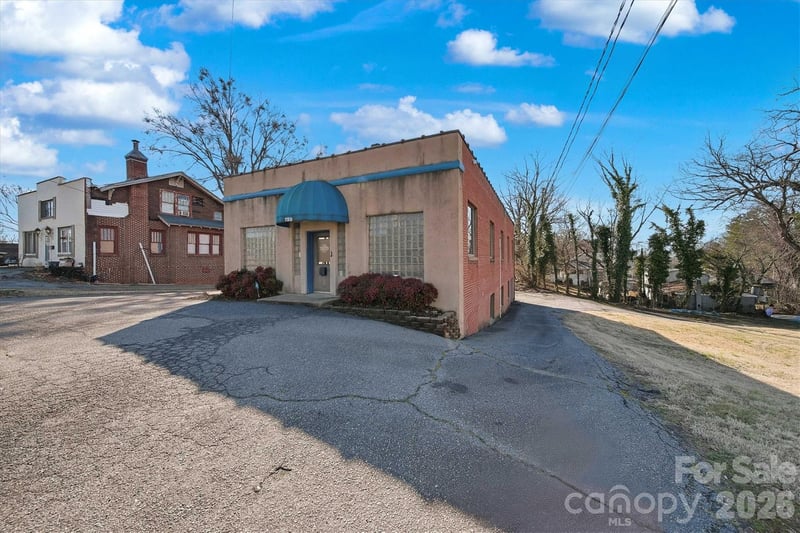 729 1st Ave SW, Hickory, NC 28602