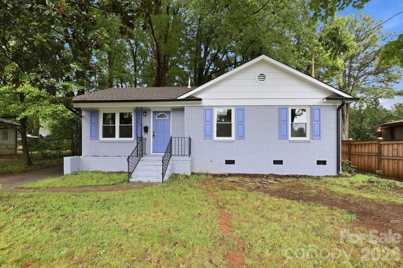 835 Ranch Rd, Charlotte, NC 28208