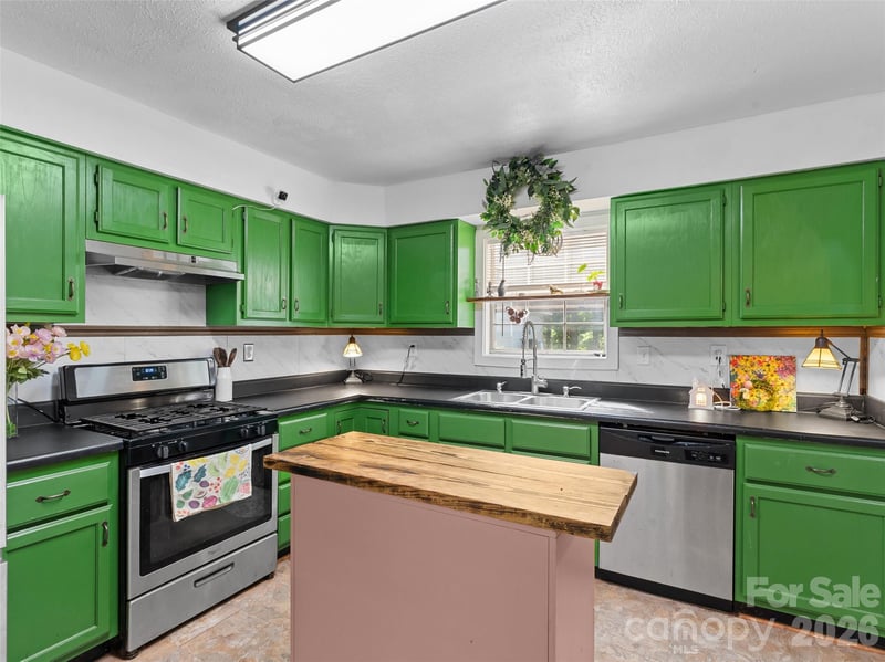 105 Big Bear Dr, Pisgah Forest, NC 28768